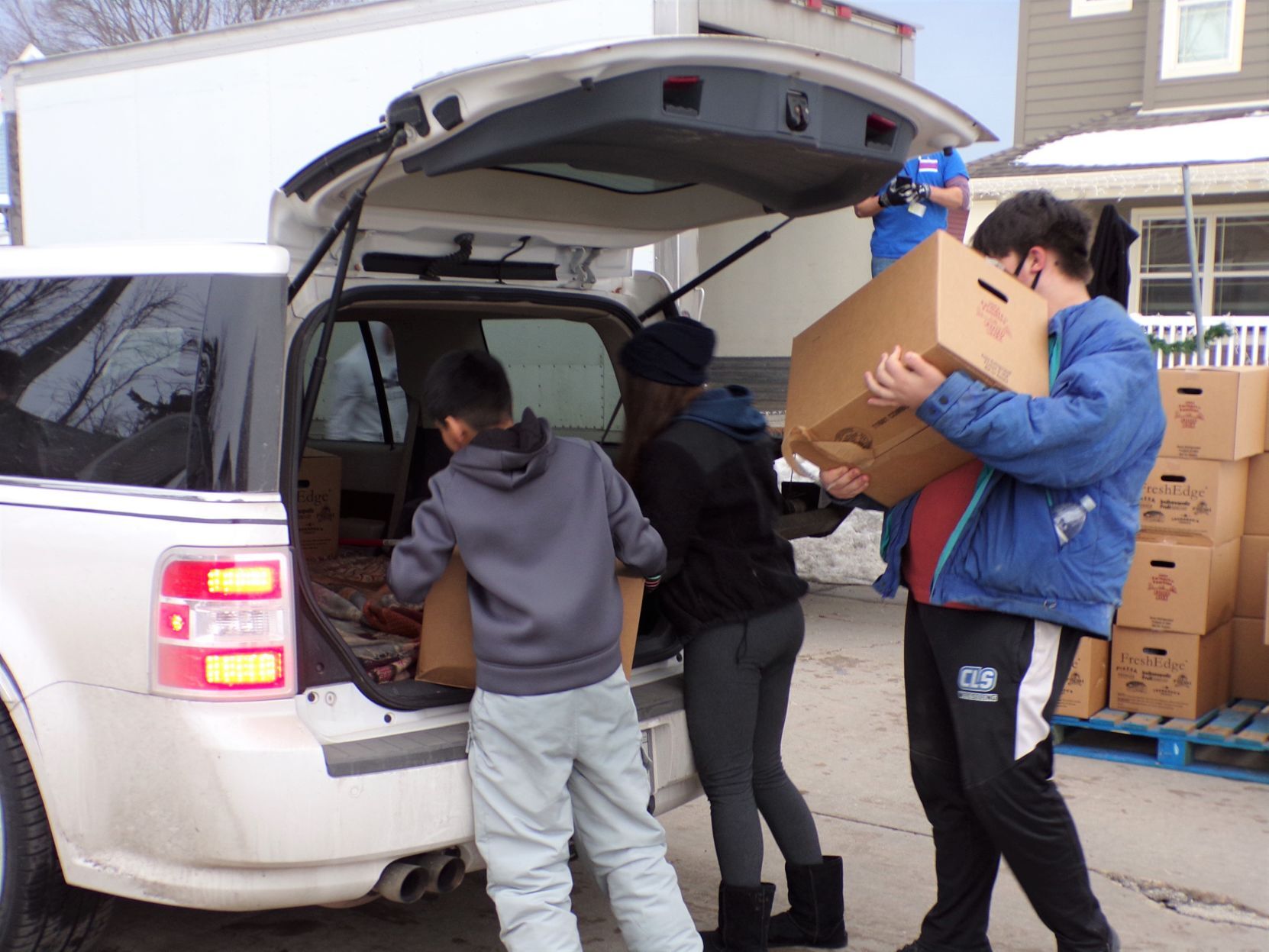 Volunteers load up a car